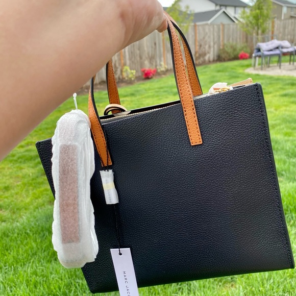 Marc Jacobs Mini Grind (Smoked Almond) - Picture 4 of 4